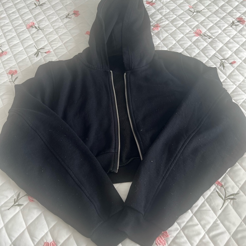 ALO Yoga Black and Being Women's Sweater 2x70 or 50 each - Picture 2 of 4